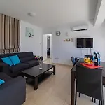 Apartment 14 In Coral Bay
