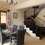 Episkopi Villa, Luxury 4 Bedroom With Pool - Limassol