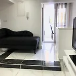 Seafront - 2 Bedroom Modern