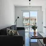 Phaedrus Living: Seaside Luxury Flat Lighthouse 74