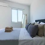 Phaedrus Living: Seaside Luxury Flat Lighthouse 74