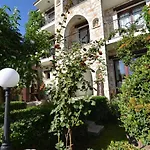 Palates Hotel