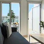 Phaedrus Living: Seaside Luxury Flat Lighthouse 65