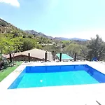 Agrompelo House