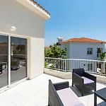 Villa Oasis By Ezoria Villas