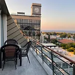Elegant 2+1 Flat In The Heart Of Kyrenia + Wifi