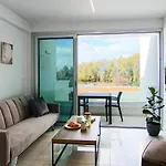 Phaedrus Living - Seaside Executive Flat Harbour 201