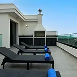 Phaedrus Living: Sea View Anna Residence 302