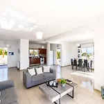 Villa Lime Tree
