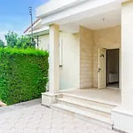 Villa Deja Blue By Ezoria Villas