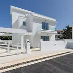 Green Bay Villas