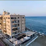 Bettys 1br seafront apt
