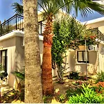 Hilltop Gardens Hotel Apartments