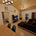 Aprosmeno Jacuzzi House 4