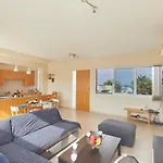 Spectacular Sea View, Private Jacuzzi & Table Pool