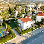 Villa Oasis By Ezoria Villas
