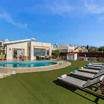 Villa Savoya Sunrise By Ezoria Villas