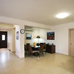Villa Leonidas