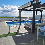 Villa Waves