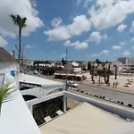 Aquamarine Central Apartment