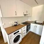 Sea View Apt - 2 Min Walk To The Beach & 200 Mbit Highspeed Internet