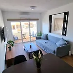 Sea View Apt - 2 Min Walk To The Beach & 200 Mbit Highspeed Internet