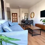 Sea View Apt - 2 Min Walk To The Beach & 200 Mbit Highspeed Internet