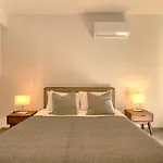 Phaedrus Living Coral Suites Bliss