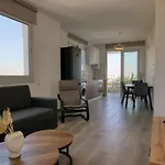 Phaedrus Living Coral Suites Bliss