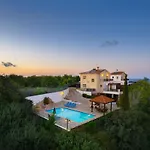 Villa Ira Finiki