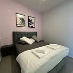 Myguest Clarus 33, Luxury 1-Bedroom Apartment