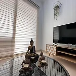Lucy\'S Holidays Apartment