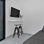 Phaedrus Living Alkminis Seaview Suites Mare
