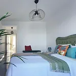 Spacious Three-Bedroom Apartment With Sea View A4