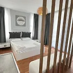 Four Seasons Life Rentals