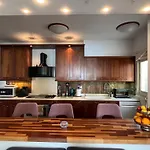Sea View Amathus Luxury Apt