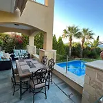 Amorosa Beach Villa 14