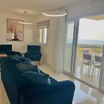 Blue Retreat Suite By The Sea