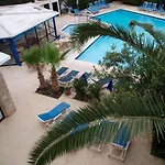 Hilltop Gardens Hotel Apartments