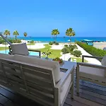 Jenny - Beachfront Apartment