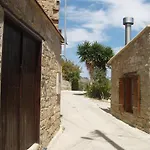 Vrakas House