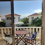Quiet Holiday House Near The Beach