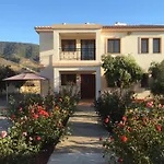 Maritsa\'S Roses Apartments