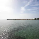 Palmove Luxurious Beachfront Apt