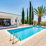 Villa Kathi By Ezoria Villas