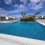 Sunny Seaside Retreat - Studio Apartment, Bahceli