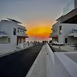 Santa Barbara Seafront Villas W Jacuzzi Pool