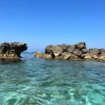 Adelais Bay Hotel