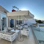 Adelais Bay Hotel