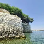 Governors Beach Costas Apts
